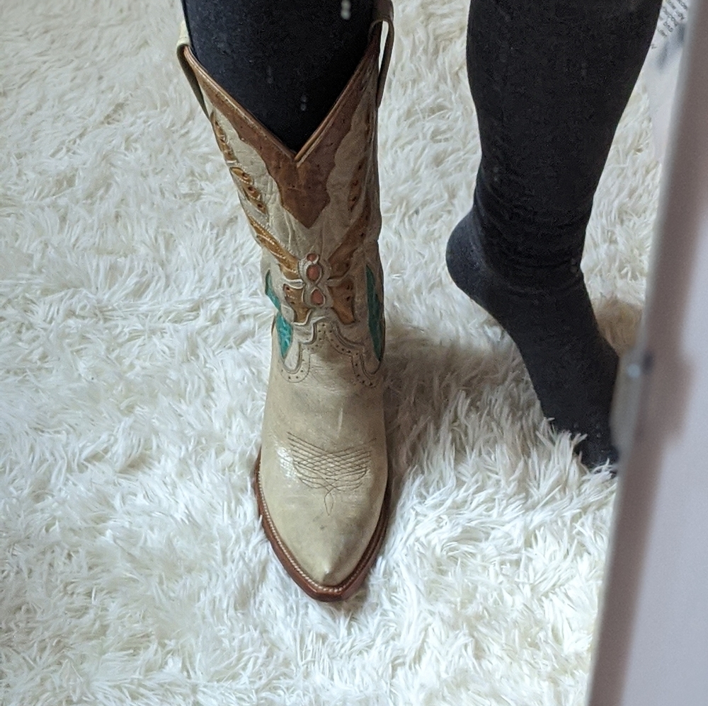 Boots - Picture 7 of 7